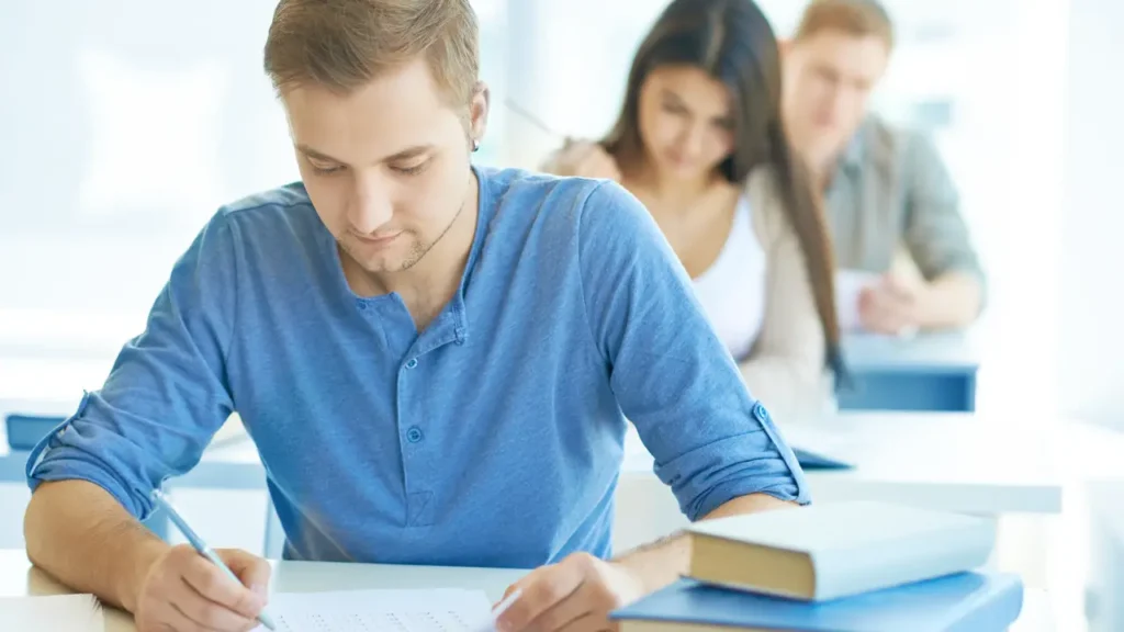 Requisiti strutturali studio psicologo: sala colloqui con isolamento acustico, poltrone e arredi professionali