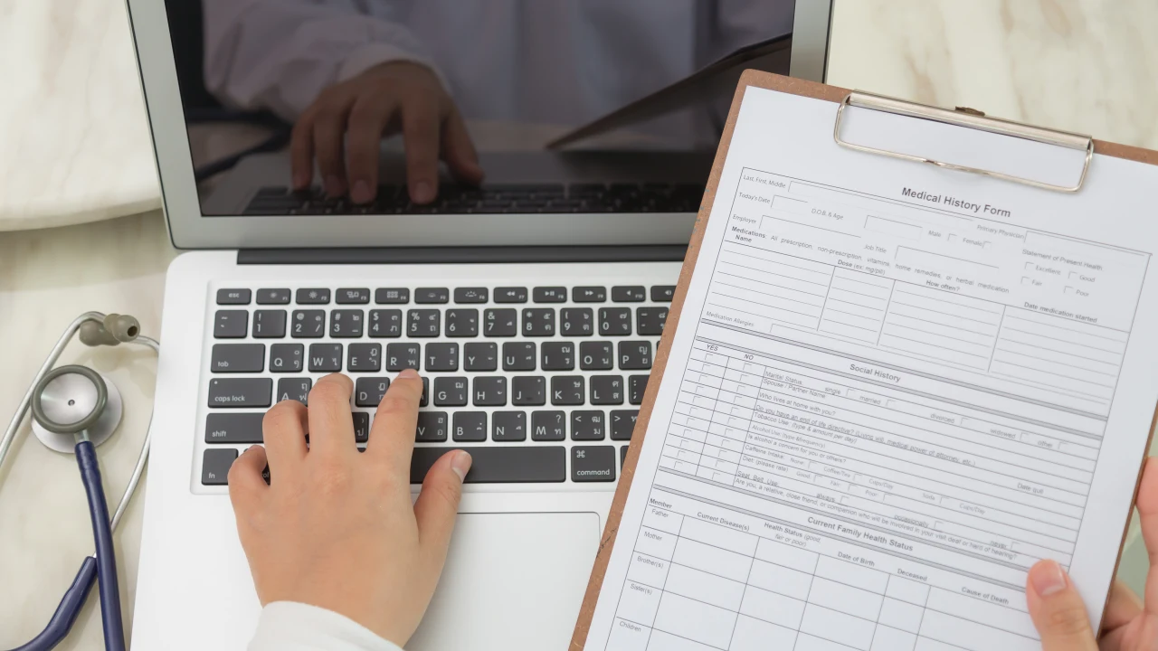 Scheda paziente ordinata nello studio psicologico: anagrafica, note e documenti centralizzati